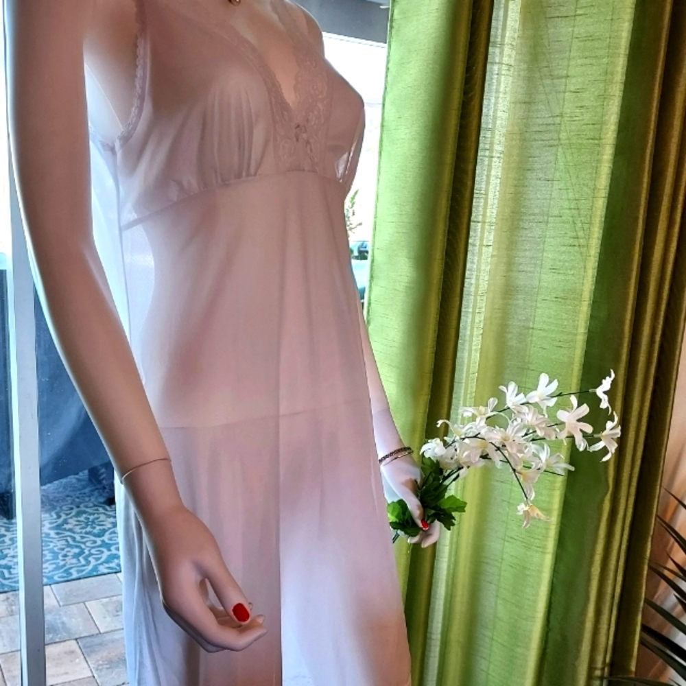 Lace Slip/Nightgown : Size 12 ( bust 35 )  NWOT.